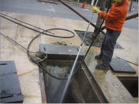 紫云池底污泥如何清理